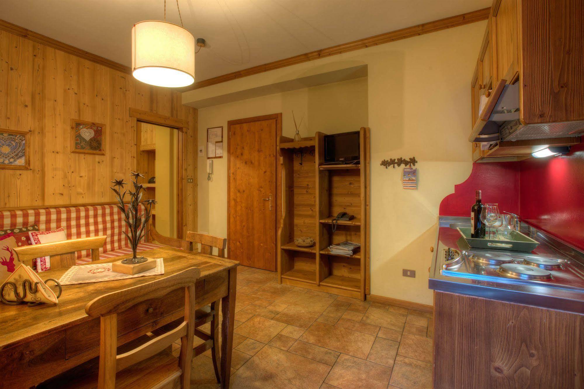 B&B Residence Checrouit Courmayeur Kültér fotó